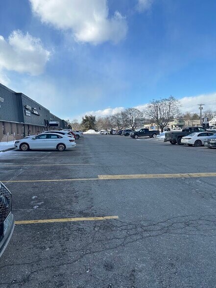 More Photos Of 522 Amherst St, Nashua Showroom For Lease