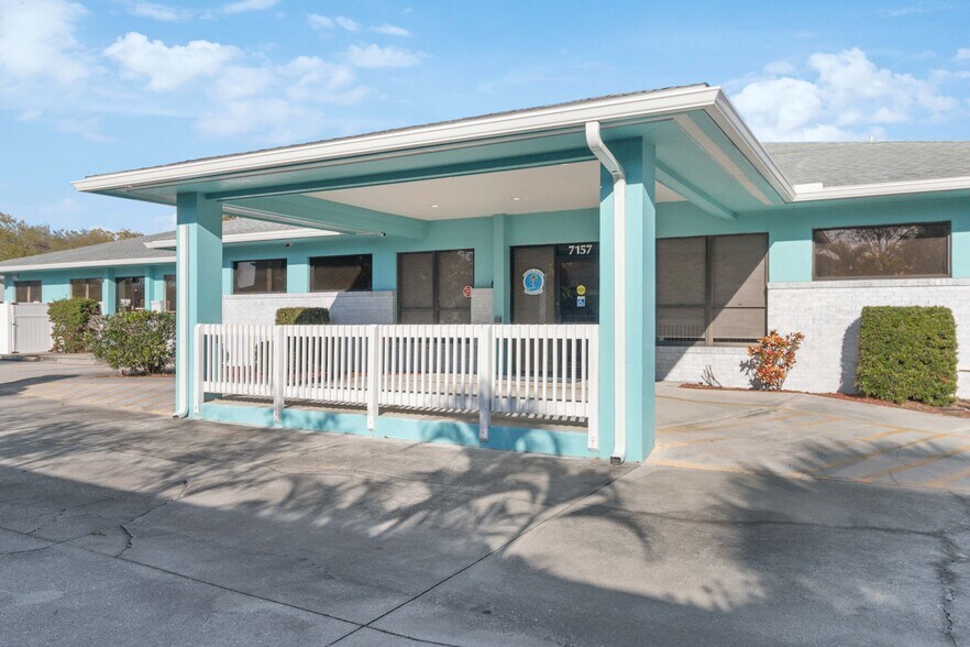 More Photos Of 7157-7159 Curtiss Ave, Sarasota Medical For Sale