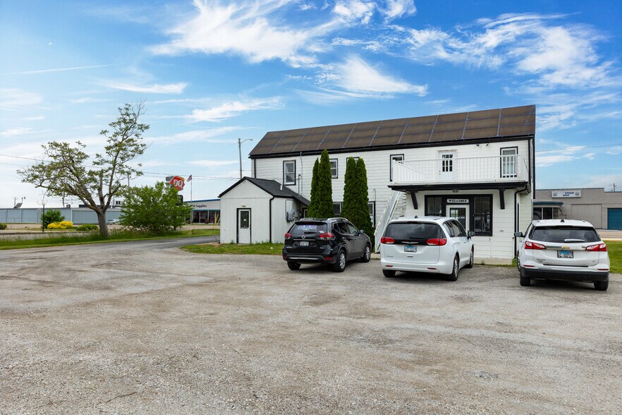 More Photos Of 904 W Union Ave, Litchfield Office For Sale