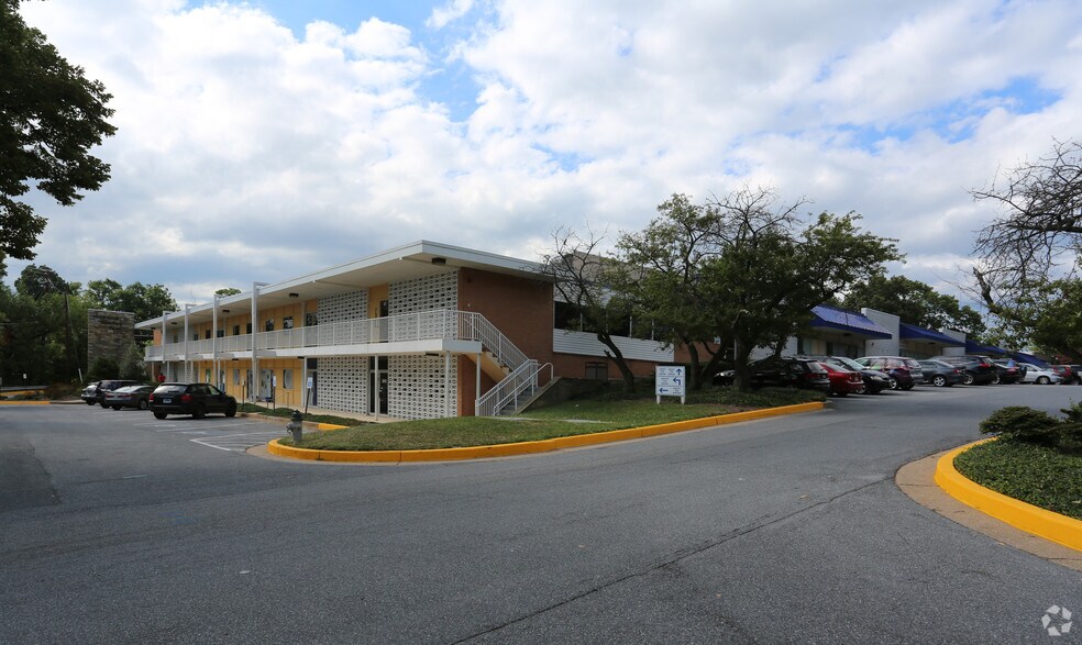 More Photos Of 2401-2465 Linden Ln, Silver Spring Flex For Lease