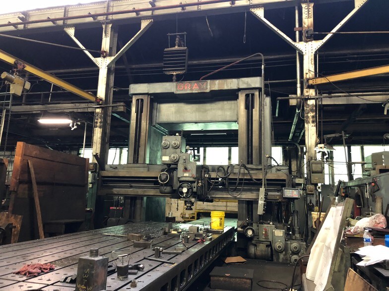 More Photos Of 800 N Water Ave, Sharon Service For Lease