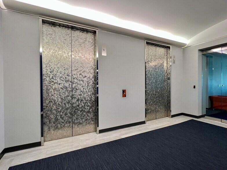 More Photos Of 5250 Corporate Dr, Troy Office For Lease