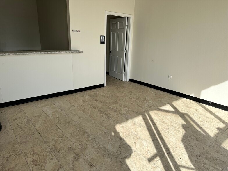 More Photos Of 900 W Jackson Ave, Pasadena Unknown For Lease