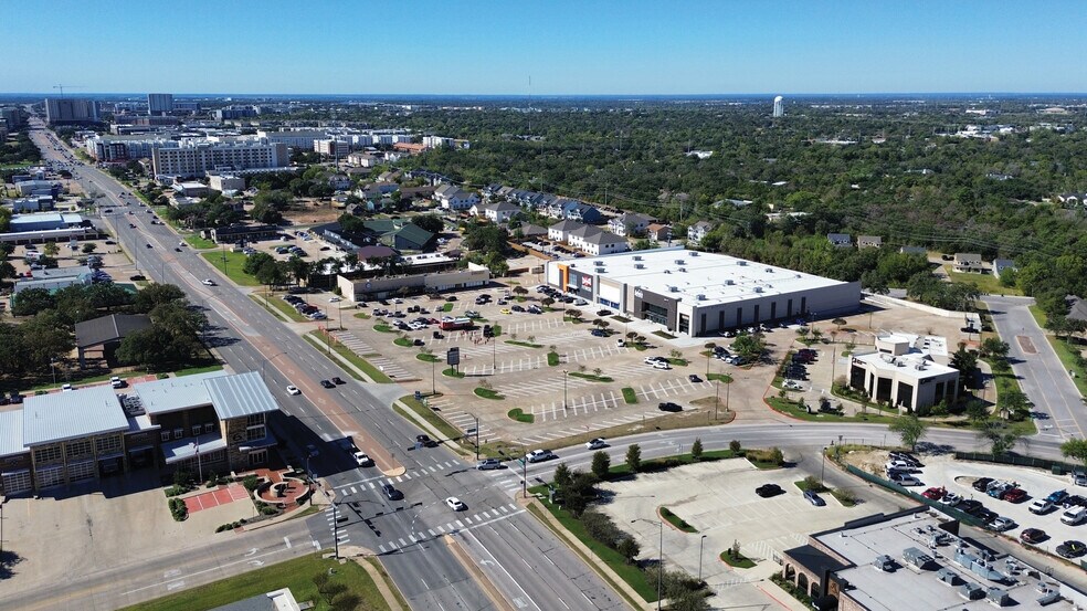 More Photos Of 601 University Dr, College Station Storefront For Lease