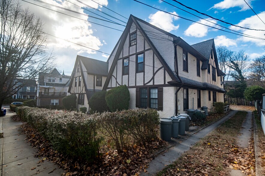 More Photos Of 4320 Hamilton Pl, Flushing Apartments For Sale