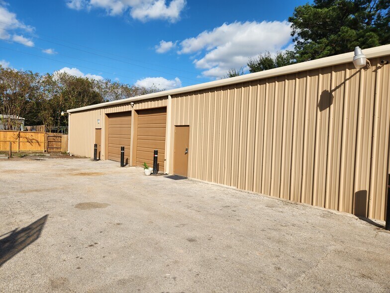 More Photos Of 17610 Hufsmith Kohrville Rd, Tomball Industrial For Lease