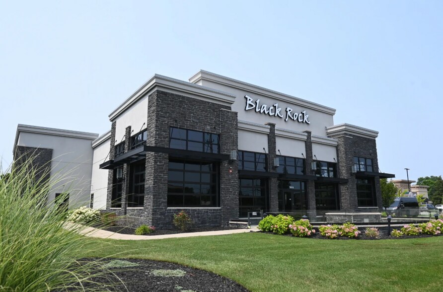 Primary Photo Of 1015 N Irish Rd, Davison Restaurant For Sale