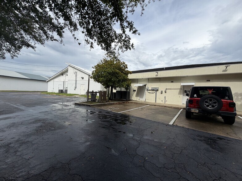More Photos Of 1468 SW Main Blvd, Lake City Freestanding For Sale