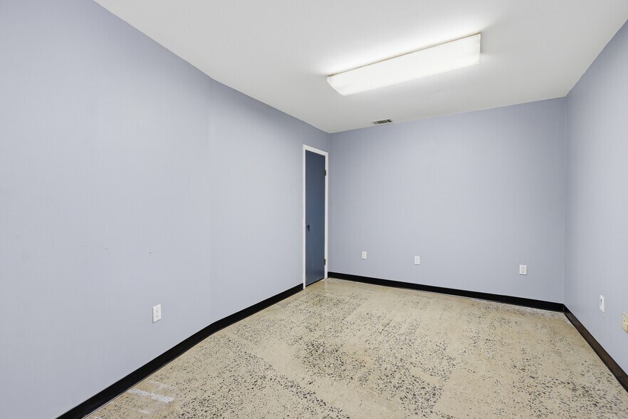 More Photos Of 708 Museum Rd, Conway Light Distribution For Lease