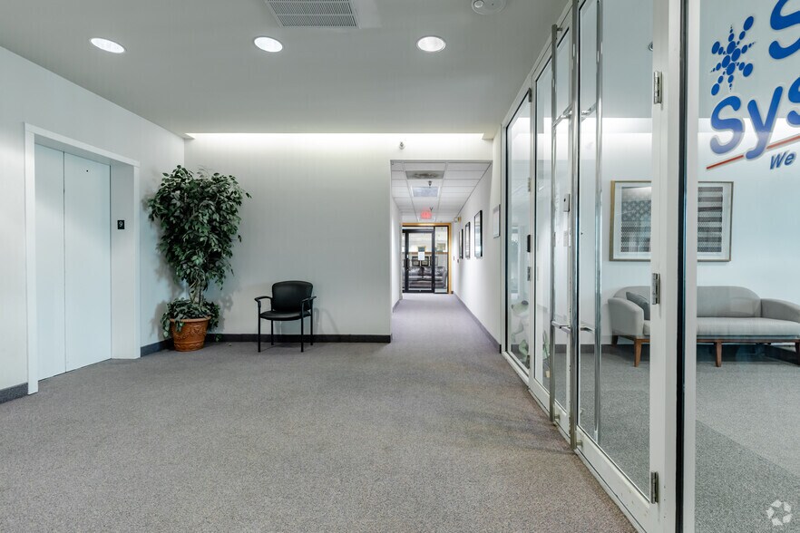 More Photos Of 222 NE Monroe St, Peoria Office For Sale