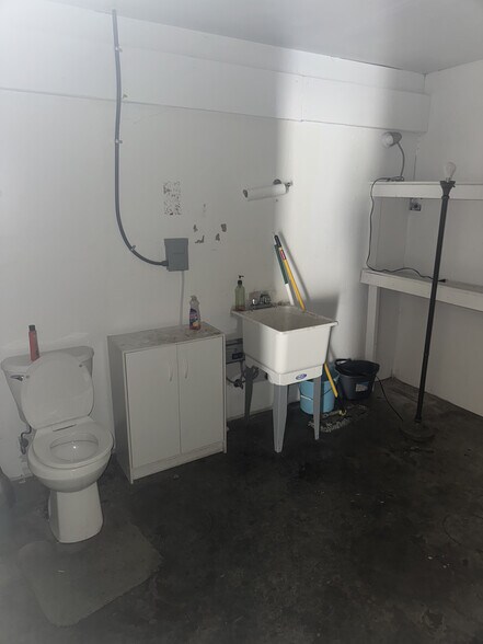 More Photos Of 4106 Atlantic Ave, Raleigh Warehouse For Lease