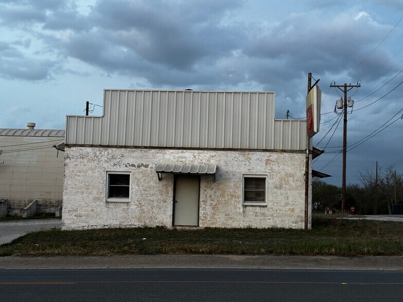 More Photos Of 201 N Main St, McGregor Office For Sale