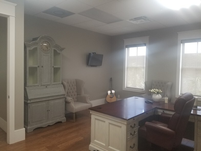 More Photos Of 2050 W County Highway 30A, Santa Rosa Beach Loft Creative Space For Sale