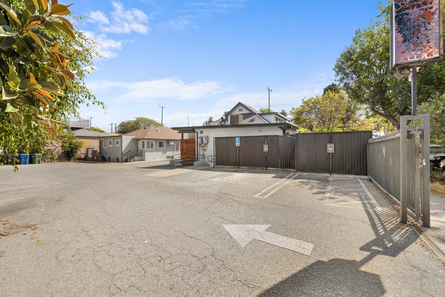 More Photos Of 751 N Virgil Ave, Los Angeles Restaurant For Lease