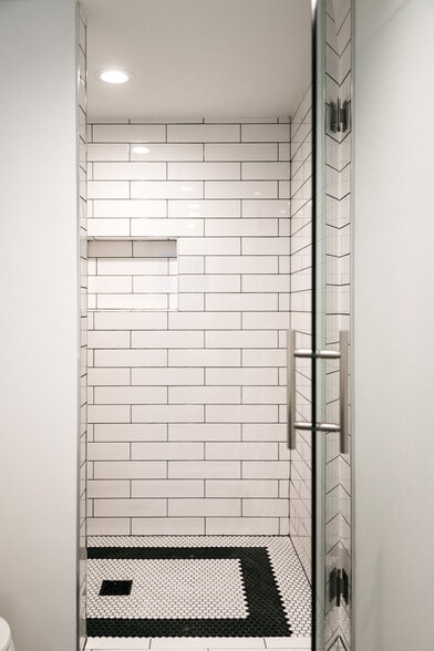 More Photos Of 2251 Vantage St, Dallas Loft Creative Space For Lease