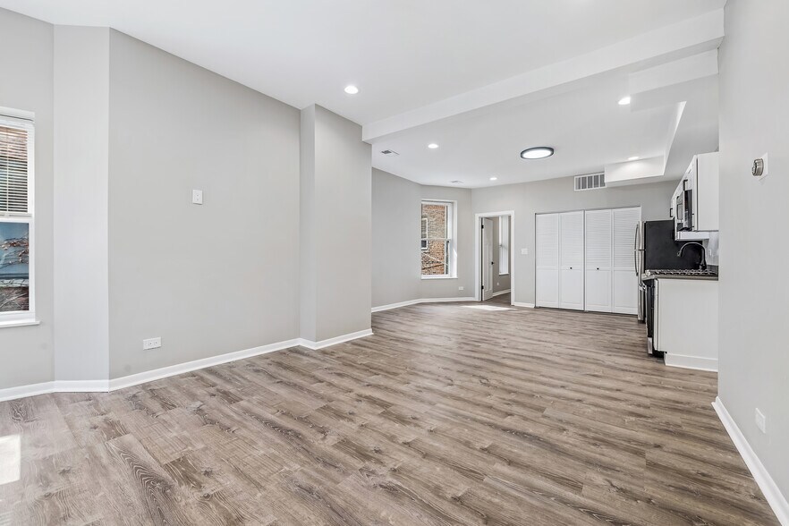 More Photos Of 2525 N Orchard St, Chicago Apartments For Sale