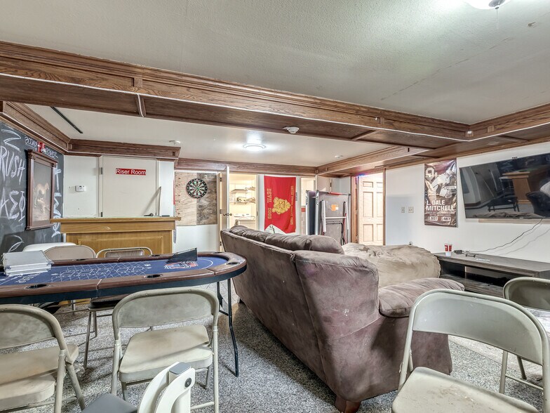 More Photos Of 702 S Lahoma Ave, Norman Dormitory For Sale