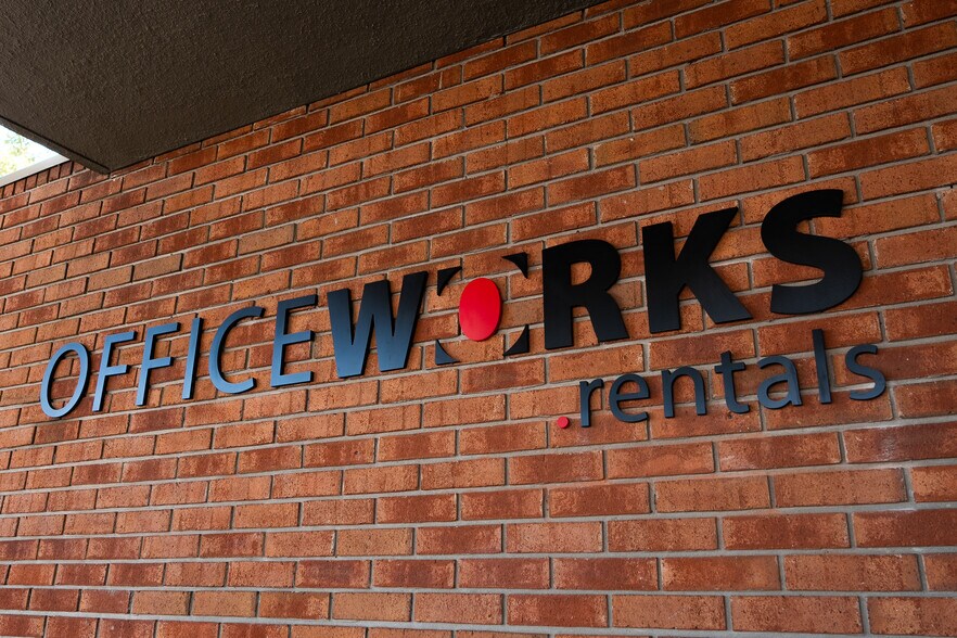 More Photos Of 5666 Seminole Blvd, Seminole Office For Sale