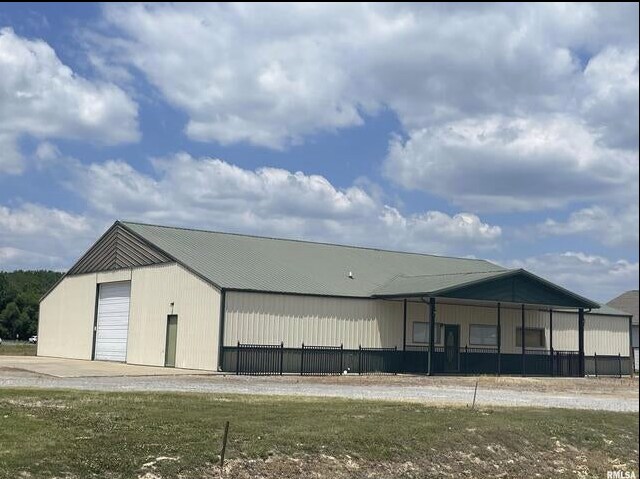 More Photos Of 1608 Adams St, Marion General Retail For Sale