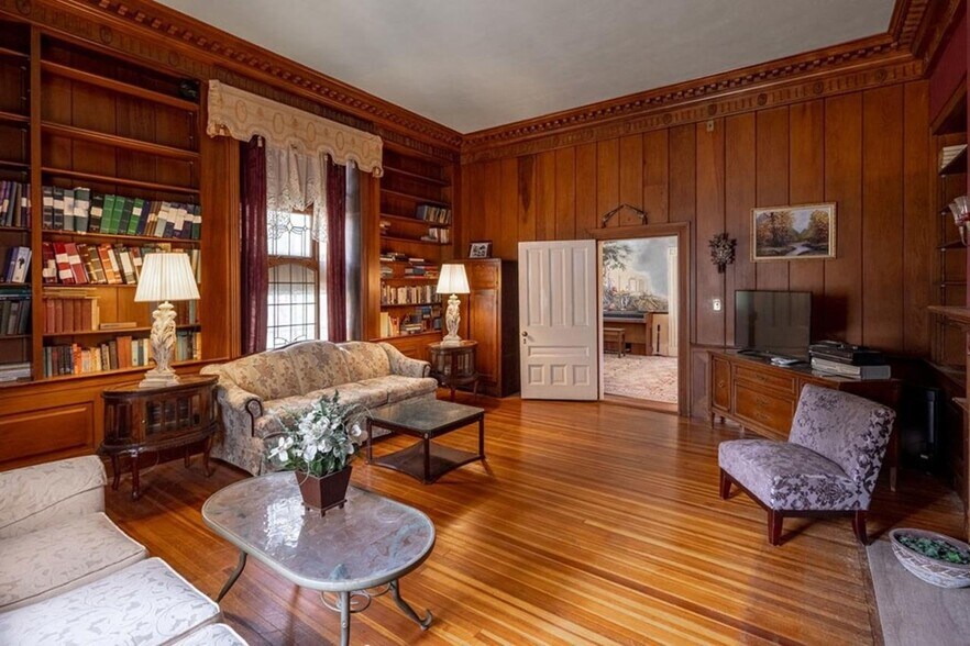 More Photos Of 850 Kinderton Rd, Clarksville Hospitality For Sale