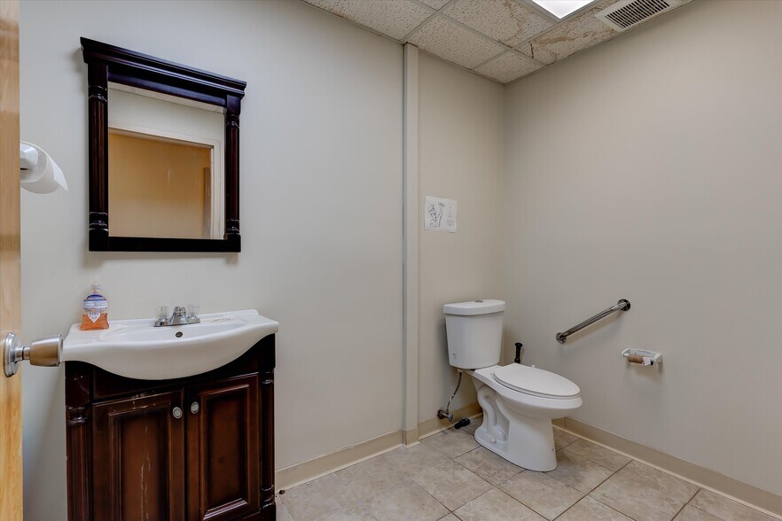 More Photos Of 106 Administration Rd, Oak Ridge Medical For Lease