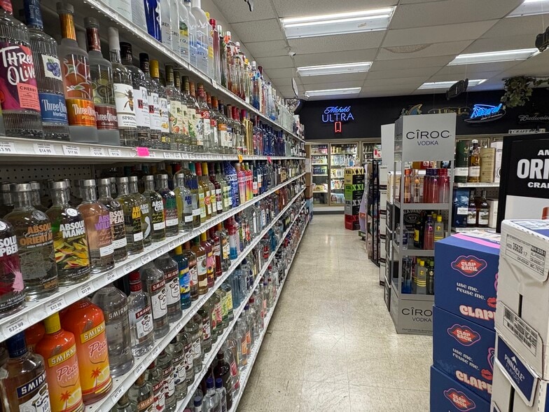 More Photos Of 2006 Redmond Cir NW, Rome Convenience Store For Sale