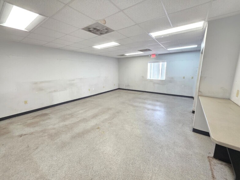 More Photos Of 700 NE Arch St, Atlanta Truck Terminal For Sale