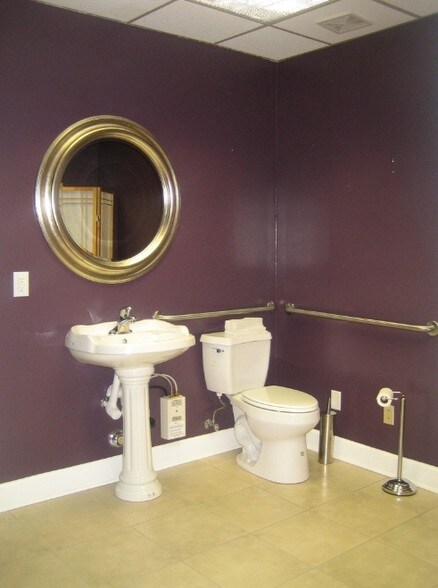 More Photos Of 108 Grace St, Wilmington Storefront Retail Office For Lease