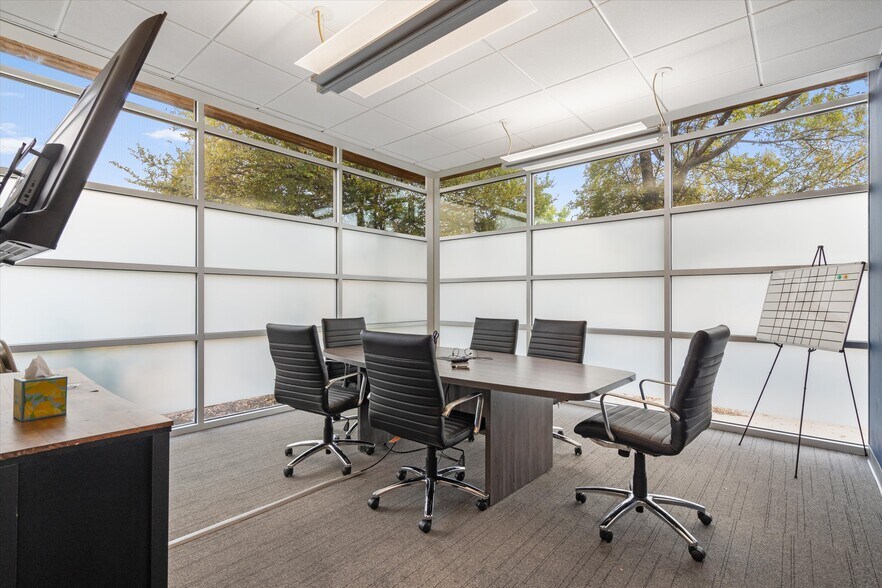 More Photos Of 9811 S IH-35, Austin Office For Sale