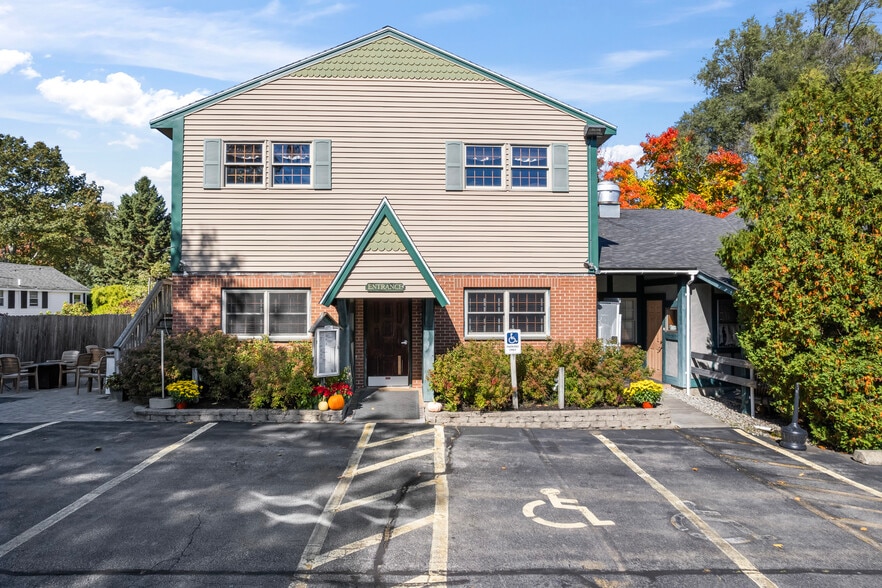 More Photos Of 52 Post Rd, Wells Restaurant For Sale