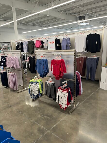 More Photos Of 122 N Main St, Monticello General Retail For Sale