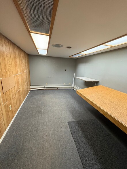 More Photos Of 6636 Rosewood St, Anchorage Warehouse For Sale