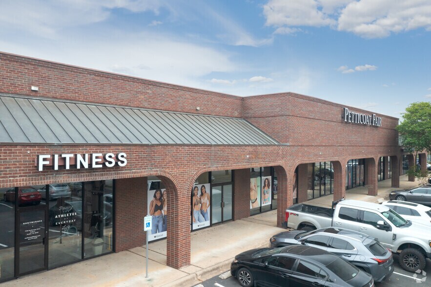 More Photos Of 7739 Northcross Dr, Austin Storefront For Lease