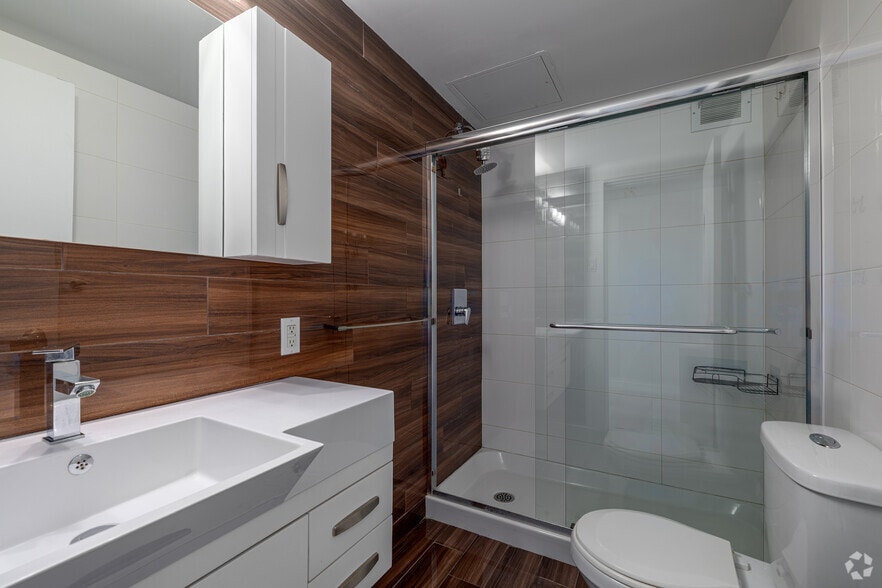More Photos Of 1400 Av Des Pins O, Montréal Apartments For Sale