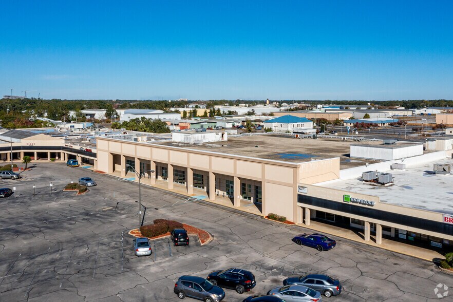More Photos Of 3300 N Pace Blvd, Pensacola Unknown For Lease