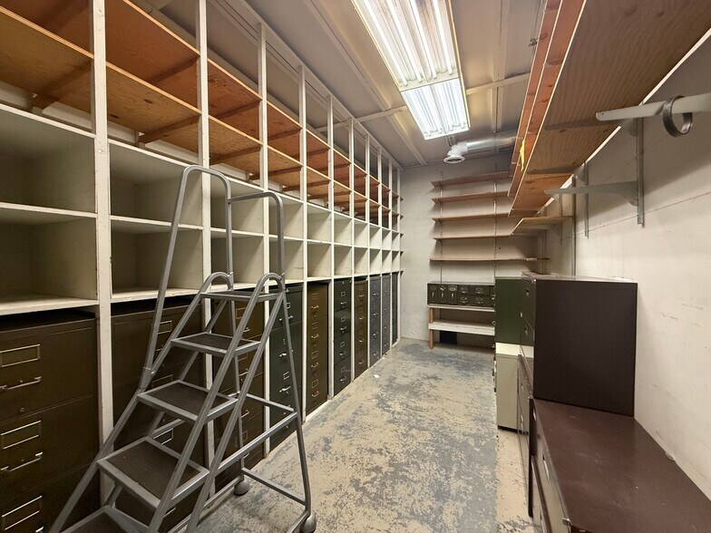 More Photos Of 526 2nd Ave SE, Cedar Rapids Office For Sale