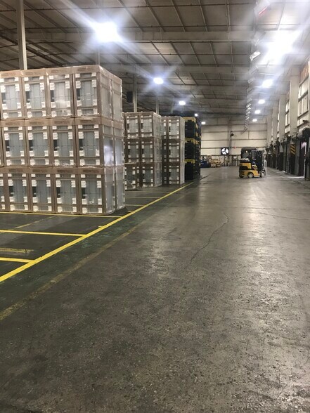 More Photos Of 470 4th St SE, Cleveland Warehouse For Lease