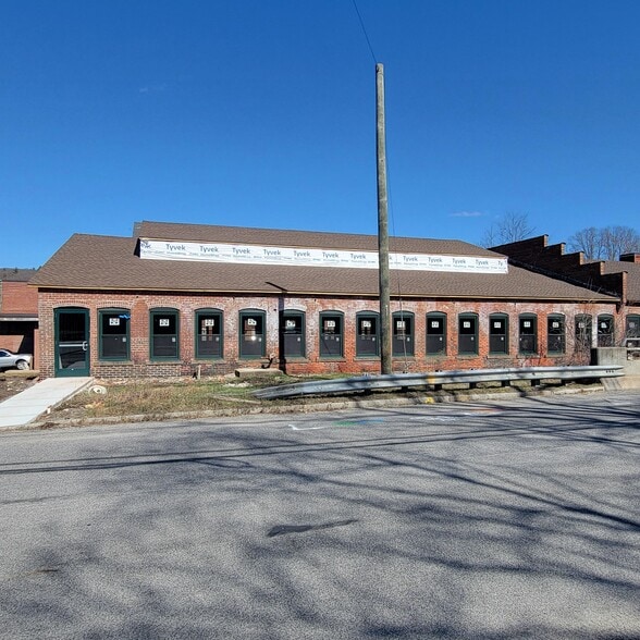 More Photos Of 32 Lake St, Winsted Restaurant For Lease