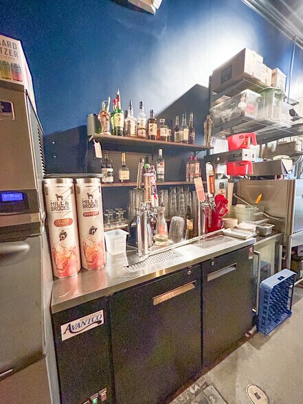 More Photos Of 69 St Michael St, Mobile Restaurant For Lease