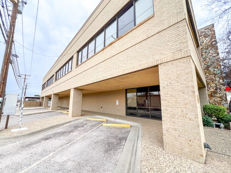 More Photos Of 2408 N Big Spring St, Midland Office For Sale