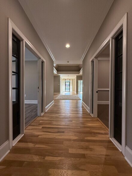 More Photos Of 4913 Summer Oak Dr, Buford Light Manufacturing For Lease