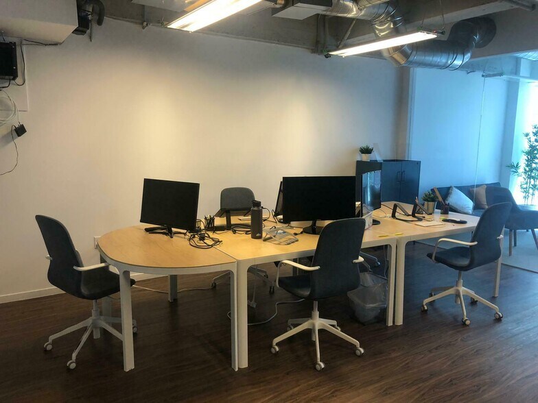 More Photos Of 14 NE 1st Ave, Miami Office For Sale