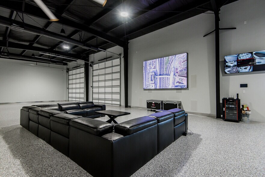 More Photos Of 1551 E World Blvd, Fort Mohave Showroom For Sale