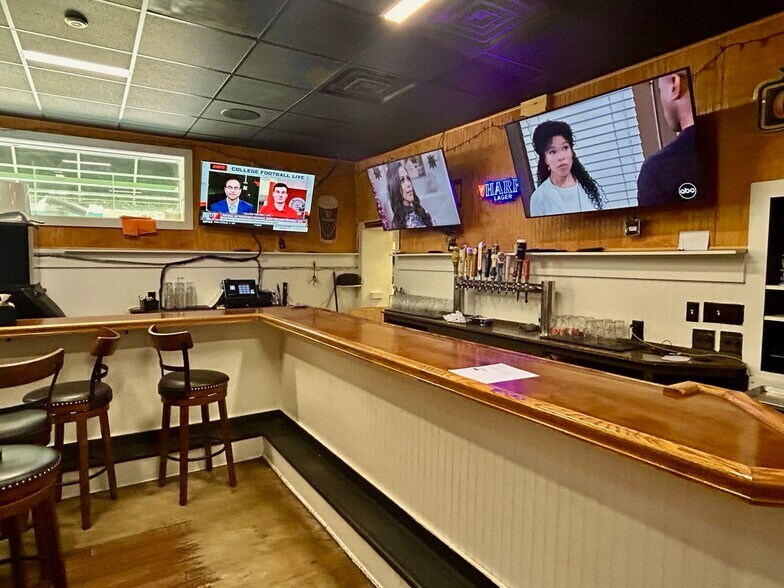 More Photos Of 320 S 8th St, Fernandina Beach Freestanding For Lease