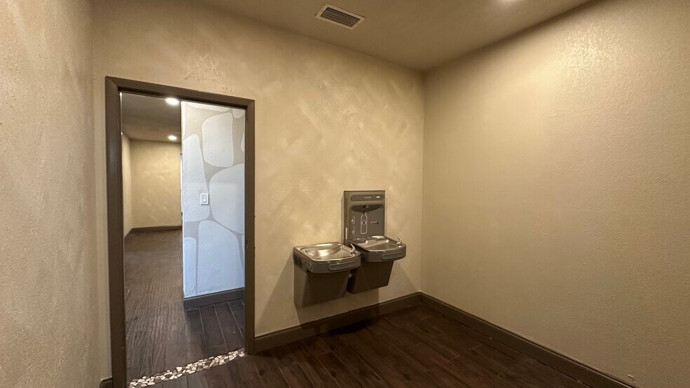 More Photos Of 1707 E Edgewood Dr, Lakeland Medical For Lease