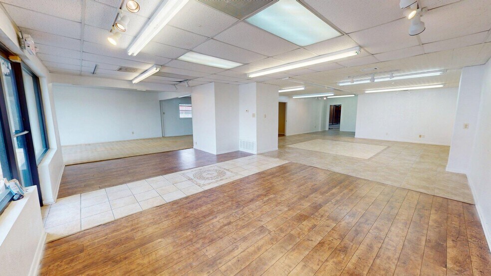 More Photos Of 1602 FM 1431, Marble Falls Showroom For Lease