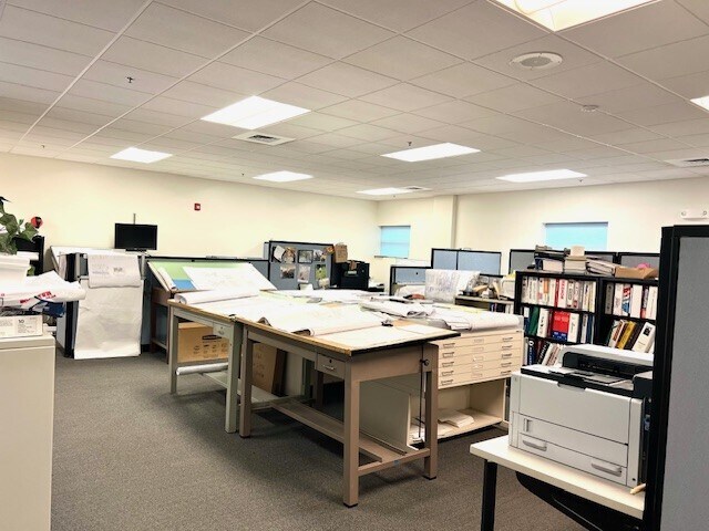 More Photos Of 17 Progress Ave, Nashua Light Manufacturing For Sale