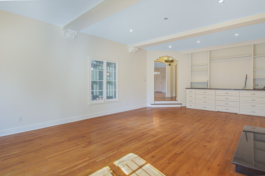 More Photos Of 1074 S Genesee Ave, Los Angeles Apartments For Sale