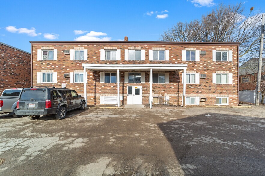 Primary Photo Of 4004 W Erie Ave, Lorain Apartments For Sale