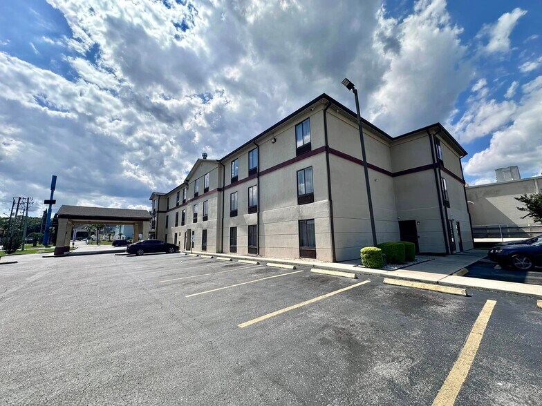 More Photos Of 5635 Tillmans Corner Pky, Theodore Hotel For Sale